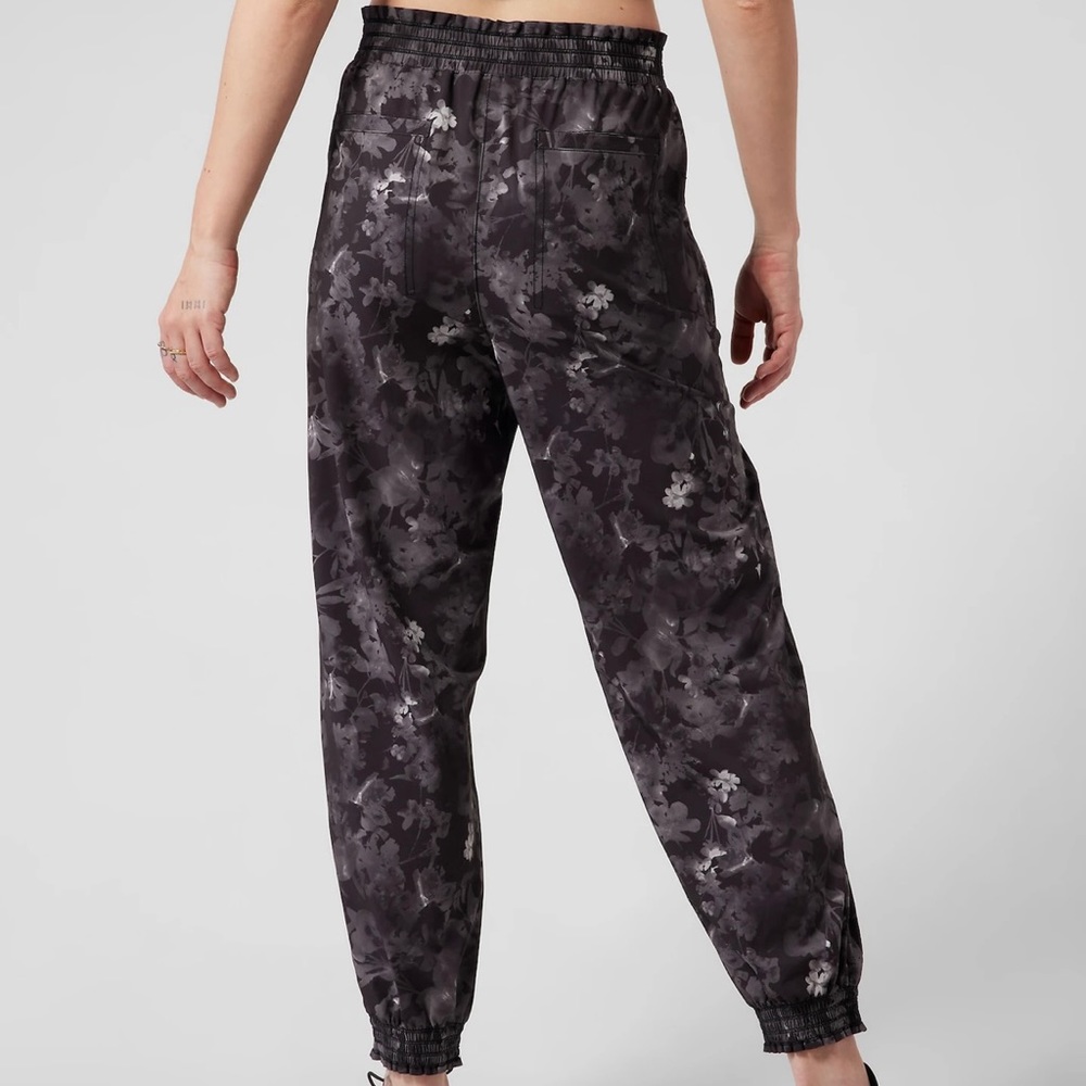 NWT Savannah Jogger